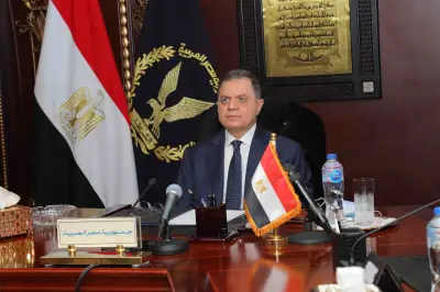 وزير الداخلية يهنئ رجال الشرطة والعاملين بالوزارة بعيد الأضحى