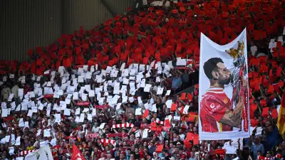 جماهير ليفربول تودع صلاح وروبرتسون بتيفو استثنائي في مباراة برينتفورد