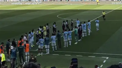 ممر شرفي لبرناردو سيلفا في وداع مؤثر من لاعبي السيتي وفيلا