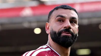 بكاء محمد صلاح في وداع ليفربول ولاعبون ينظمون ممراً شرفياً له