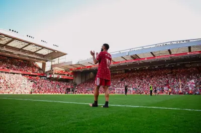 دموع الملك تهز أنفيلد.. وداع استثنائي من جماهير ليفربول لمحمد صلاح فيديو وصور