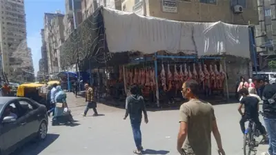 إزالة شادر لحوم مخالف بمنطقة الفلكي في الإسكندرية لتعطيله المرور