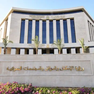 طرح محال تجارية وصيدلية ومركز خدمي للبيع بثلاث مدن جديدة