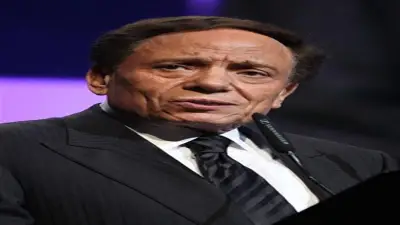 رامي إمام يبدأ توثيق مشوار الزعيم عادل إمام بمذكرات شاملة
