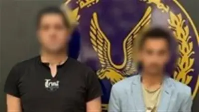 عضوان من عصابة الشرطة المزيفة يسقطان في مصر الجديدة بعد تفتيش شقة دون سرقة