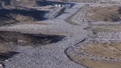 مشهد مهيب لحجاج بيت الله الحرام كأنهم نهر أبيض في يوم التروية