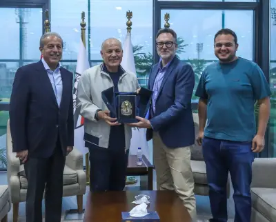 هاني أبو ريدة يستقبل السفير الكندي بمقر اتحاد الكرة في أكتوبر