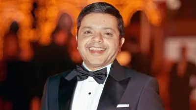 محمد هنيدي يؤدي مناسك الحج ويشارك جمهوره صوراً من رحلته الإيمانية