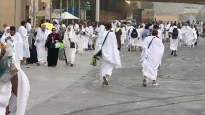 عرفات تكتسي بالخشوع.. ملايين الحجاج يؤدون الركن الأعظم في أجواء روحانية