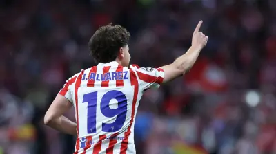 وكيل ألفاريز يثير الجدل بصورة غامضة.. هل ينتقل لبرشلونة؟