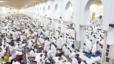 توافد حجاج بيت الله الحرام على مسجد نمرة لخطبة عرفة