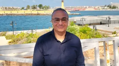 القلوب بين استقرار المالك وعبور الضيف: تأملات في الروابط الإنسانية