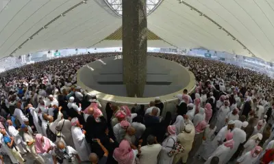 الحجاج يؤدون أعمال يوم النحر برمي الجمرات والطواف في أول أيام عيد الأضحى