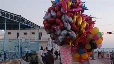 انتشار باعة البالونات وألعاب الأطفال في ساحات صلاة عيد الأضحى بمطروح