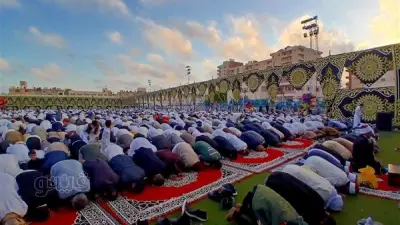 مئات الأهالي والزوار يؤدون صلاة عيد الأضحى في مرسى مطروح