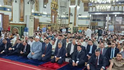 محافظ الدقهلية يؤدي صلاة عيد الأضحى بمسجد النصر في المنصورة