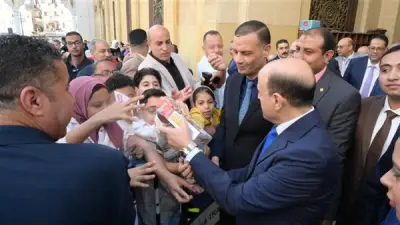 محافظ الغربية يشارك الأهالي فرحة عيد الأضحى ويوزع هدايا الرئيس