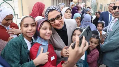 محافظ الوادي الجديد تؤدي صلاة عيد الأضحى وتزور مستشفى الخارجة