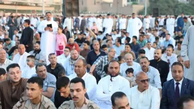 نائب محافظ المنيا يتبادل التهاني مع المواطنين بعد صلاة عيد الأضحى