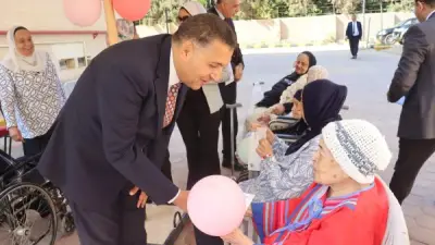 محافظ القليوبية يشارك نزيلات دار المسنات فرحة عيد الأضحى بالعبور