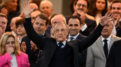 بيريز يعلن ترشحه رسمياً لرئاسة ريال مدريد مهدداً بيكي ونيجيريا