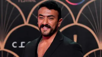 سيدة تداعب أحمد العوضي في عين شمس: مش عارفة أتصور معاك من الزحمة أوعى اسكت فيديو