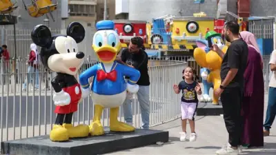 إقبال كبير على ملاهي الحديقة الدولية بالقاهرة في ثاني أيام عيد الأضحى