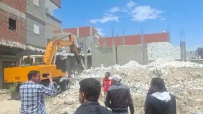 حملات مكثفة لإزالة البناء المخالف بأحياء الإسكندرية في ثاني أيام العيد