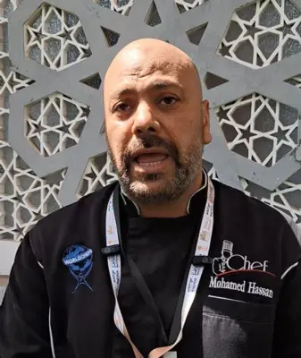 داخل مطابخ بعثة الحج السياحي: استعدادات مكثفة لأفضل الوجبات للحجاج المصريين