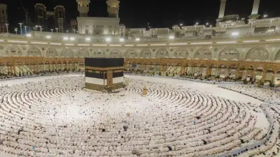 حجاج بيت الله يؤدون طواف الإفاضة في أجواء روحانية وسط خدمات متكاملة