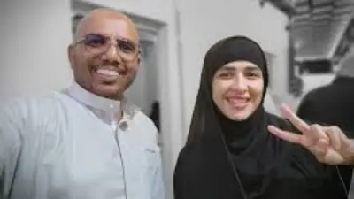 موقف طريف بين ياسمين عبدالعزيز وإعلامي يمني خلال الحج في يوم عرفة