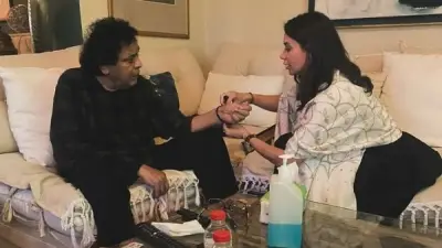 نور قدري تشارك تفاصيل زيارتها الإنسانية للكينج محمد منير في منزله