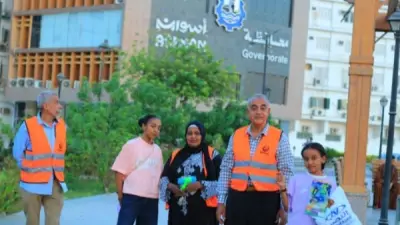 توزيع هدايا للأطفال وغرامات للسيارات المخالفة في أسوان