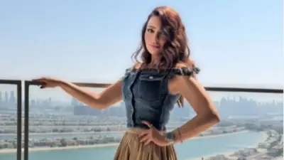 أسما إبراهيم تبهر متابعيها بإطلالة جريئة وتنورة بيج في أحدث ظهور