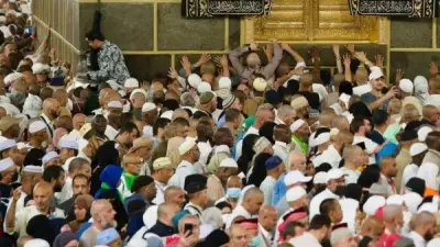 ضيوف الرحمن يودعون الحج بطواف الوداع والدعاء في المسجد الحرام