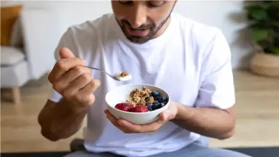 إذا تحاول إنقاص وزنك.. احذر هذه الأطعمة الغنية بالسكر الخفي