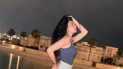 ميريهان حسين تخطف الأنظار ببنطلون جينز جريء في أحدث ظهور