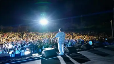 إيهاب توفيق يحيي حفلاً كامل العدد في رابع أيام عيد الأضحى بالقاهرة