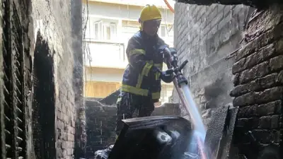 إخماد حريق مخلفات أخشاب بالدرب الأحمر دون إصابات