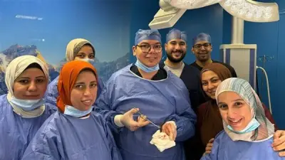 فريق طبي بمستشفى بنها الجامعي يستخرج قطعة خشبية من وجه مريض وينقذ العصب السابع