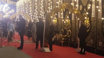 بودي جاردات وسجادة حمراء في عزاء والد حمو بيكا بالبيطاش