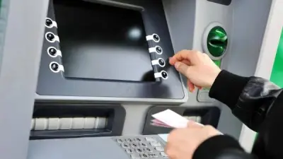 خبير مصرفي: ازدحام السحب النقدي وراء أعطال ماكينات الـATM قبل الأعياد