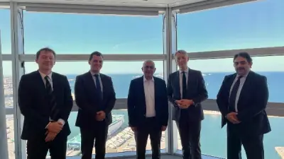 سفير مصر بباريس يبحث تعزيز التعاون مع شركة CMA CGM الفرنسية