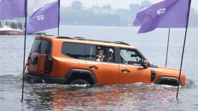 جيتور G700 موديل 2026: سيارة SUV تطفو كالقارب بقوة 892 حصان
