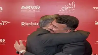 لقطة عفوية تجمع ياسر جلال وأحمد العوضي في حفل Trend Awards