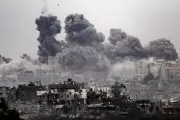 مصادر طبية فلسطينية: شهيد و10 مصابين في غارة إسرائيلية على حي الدرج بغزة