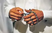 ذكر يجعلك أفضل من السابقين واللاحقين.. ردده 100 مرة في الليل