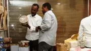 محافظ أسوان يوجه بضبط 102 مخالفة تموينية استعداداً لعيد الأضحى