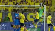 بينتو يهدي الهلال تعادلاً قاتلاً في ديربي الرياض بعد 12 عاماً من النيران الصديقة