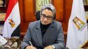 محافظ الوادي الجديد تتفقد مستشفى الخارجة وتوزع 1250 وجبة للأسر المستحقة